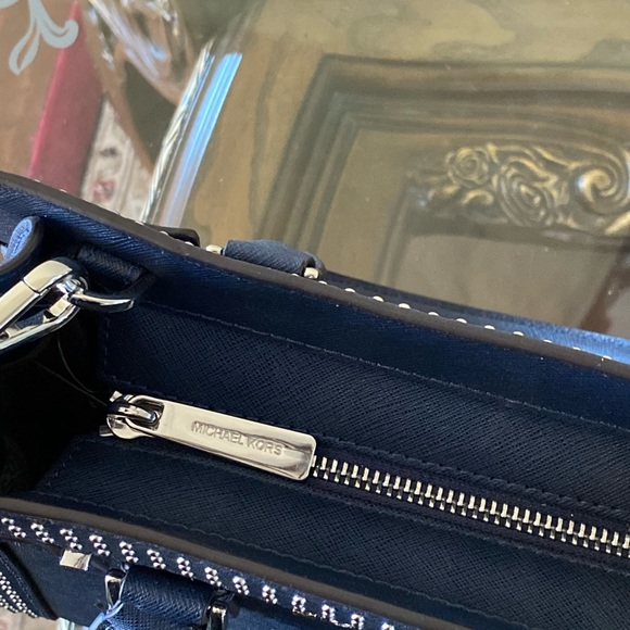 NWT Michael Kors Sm Dillon micro stud handbag - Picture 5 of 9